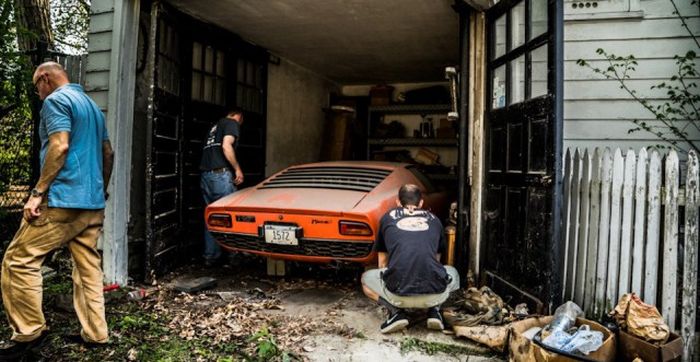   Lamborghini  28    (28 )