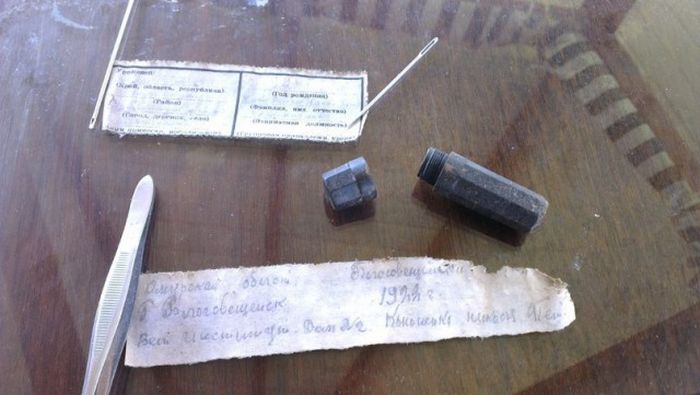 Записка в смертном медальоне павшего советского война (7 фото) Записка в смертном медальоне павшего советского война (7 фото)