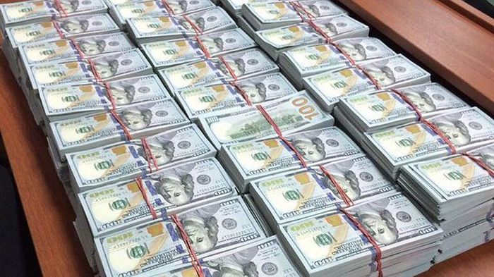 У полковника МВД обнаружили 120 млн долларов наличными (6 фото) У полковника МВД обнаружили 120 млн долларов наличными (6 фото)