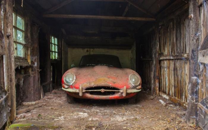     1964 Jaguar E-Type (9 )