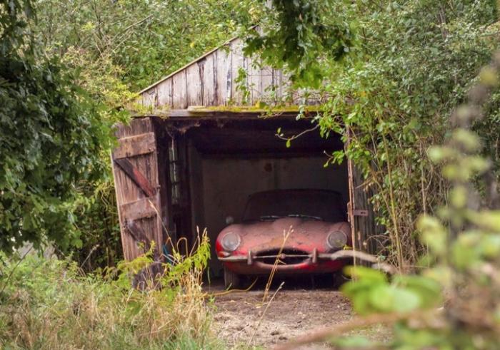     1964 Jaguar E-Type (9 )
