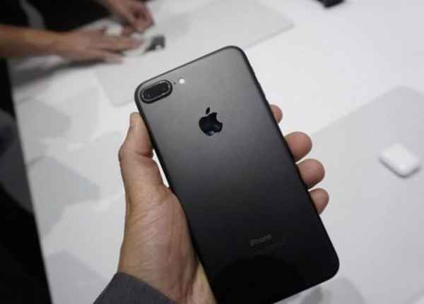 Никита готов отдать девушкам iPhone 7 и спрашивает, на что они готовы (8 фото) Никита готов отдать девушкам iPhone 7 и спрашивает, на что они готовы (8 фото)