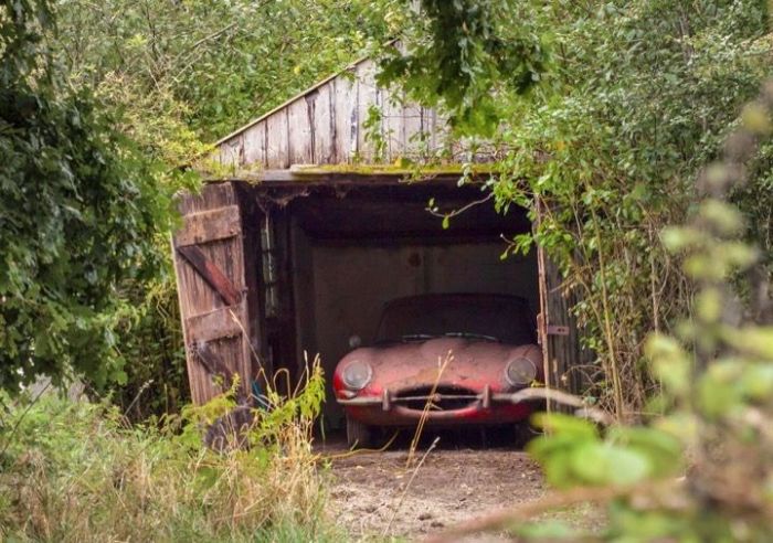   E-Type 1964 ,     (9 )