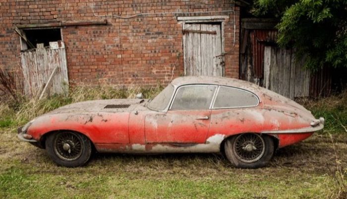   E-Type 1964 ,     (9 )