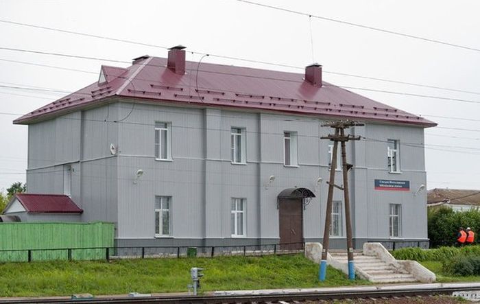       (2 )