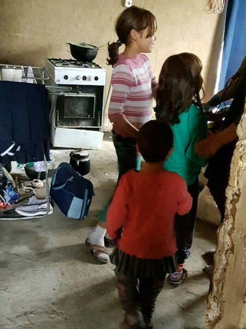 В Актобе обнаружили шестерых детей, живущих без родителей (6 фото) В Актобе обнаружили шестерых детей, живущих без родителей (6 фото)