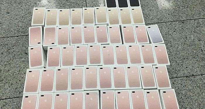    400  iPhone 7 (4 )