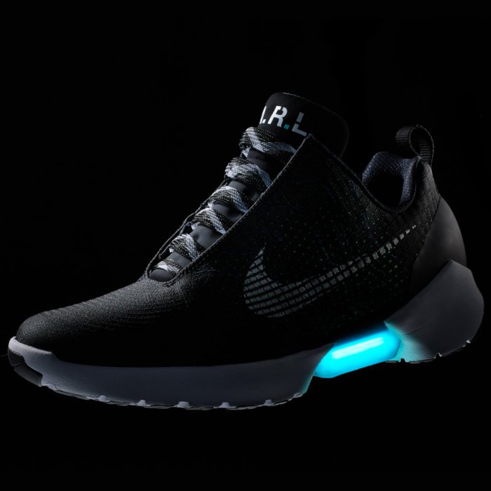 Кроссовки Nike с автоматической шнуровкой уже готовы к продаже (5 фото) Кроссовки Nike с автоматической шнуровкой уже готовы к продаже (5 фото)