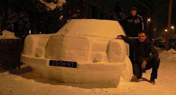 Мерседес из снега (7 фото) Мерседес из снега (7 фото)