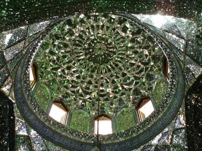 Зеркальная мечеть Шах-Черах — одно из чудес света (10 фото) Зеркальная мечеть Шах-Черах — одно из чудес света (10 фото)