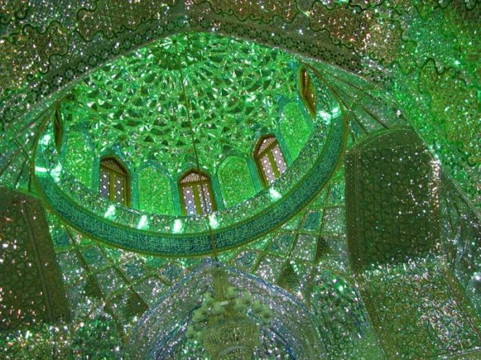 Зеркальная мечеть Шах-Черах — одно из чудес света (10 фото) Зеркальная мечеть Шах-Черах — одно из чудес света (10 фото)