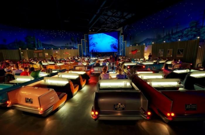 Ресторан Sci-Fi Dine-In Theater в Диснейуорлде (8 фото) Ресторан Sci-Fi Dine-In Theater в Диснейуорлде (8 фото)