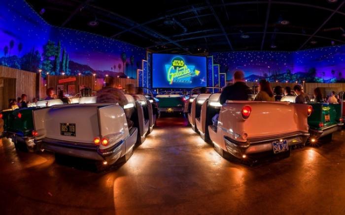 Ресторан Sci-Fi Dine-In Theater в Диснейуорлде (8 фото) Ресторан Sci-Fi Dine-In Theater в Диснейуорлде (8 фото)