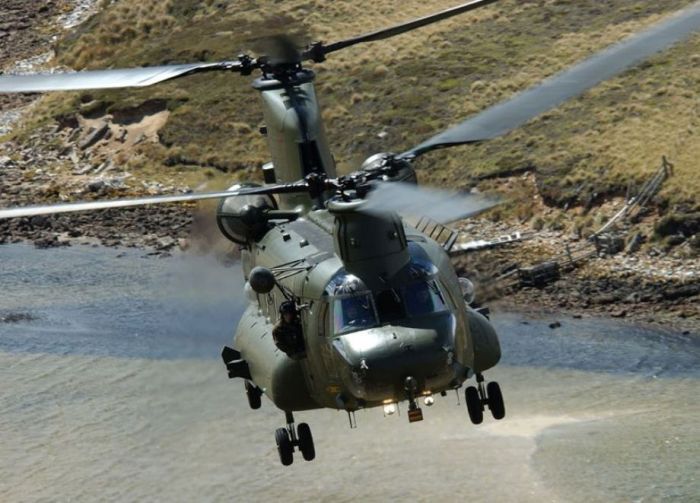   CH-47  (21 )