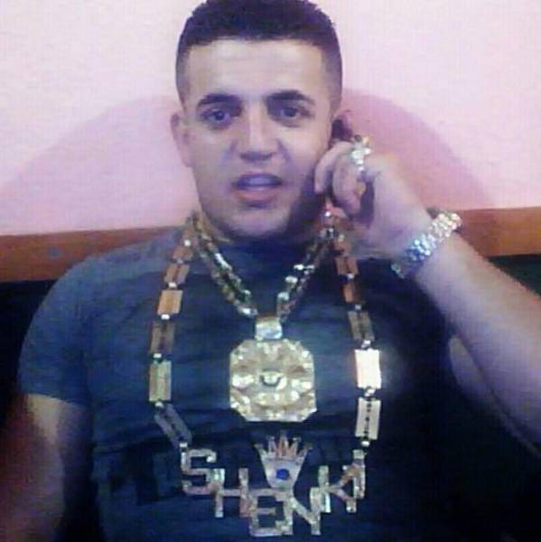  ,      Versace (28 )