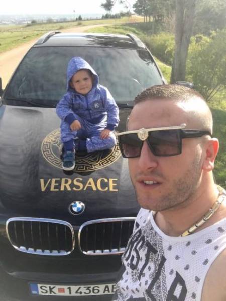  ,      Versace (28 )