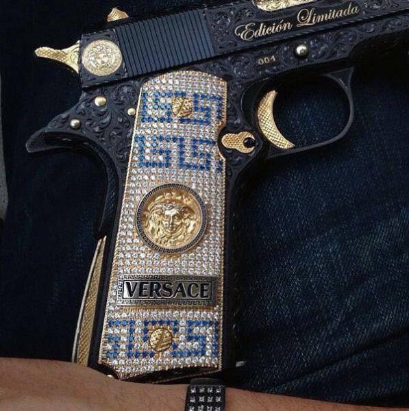  ,      Versace (28 )