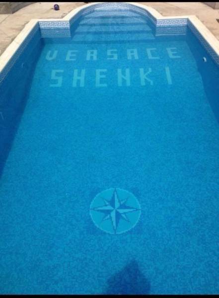  ,      Versace (28 )