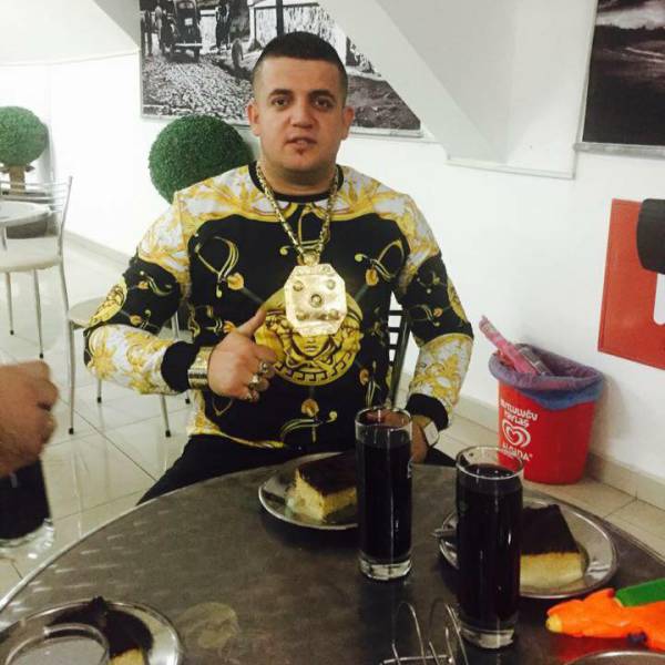  ,      Versace (28 )