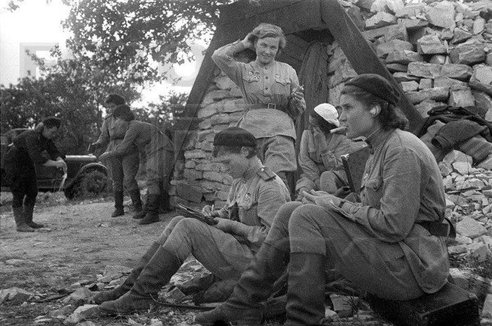 Великая Отечественная война глазами женщин (19 фото) Великая Отечественная война глазами женщин (19 фото)