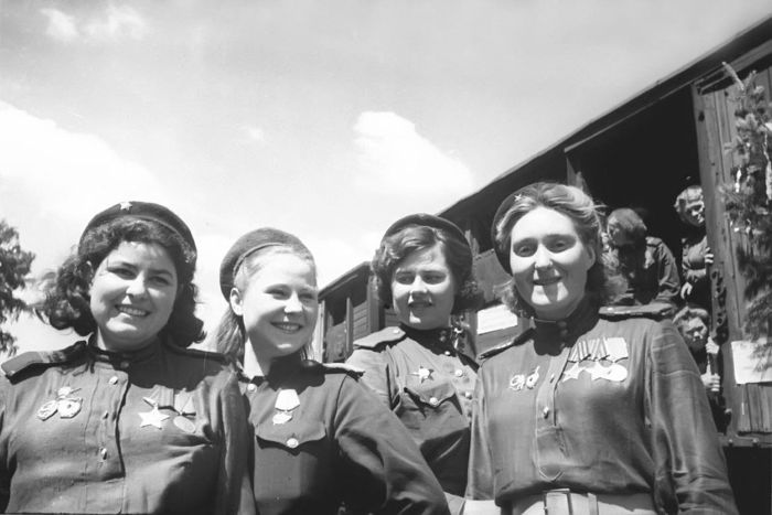 Великая Отечественная война глазами женщин (19 фото) Великая Отечественная война глазами женщин (19 фото)