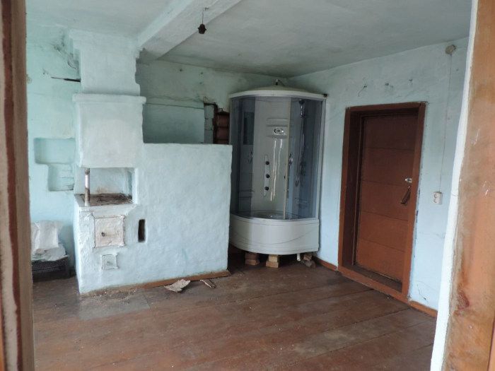 Старенький дом с удобствами внутри (3 фото) Старенький дом с удобствами внутри (3 фото)