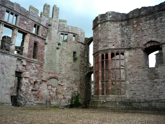 Замки Англии: Раглан (Raglan Castle) (20 фото) Замки Англии: Раглан (Raglan Castle) (20 фото)
