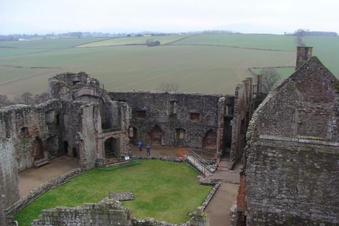 Замки Англии: Раглан (Raglan Castle) (20 фото) Замки Англии: Раглан (Raglan Castle) (20 фото)