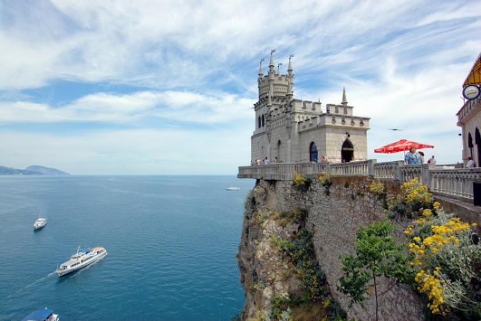 Замок «Ласточкино гнездо» в Крыму (9 фото) Замок «Ласточкино гнездо» в Крыму (9 фото)