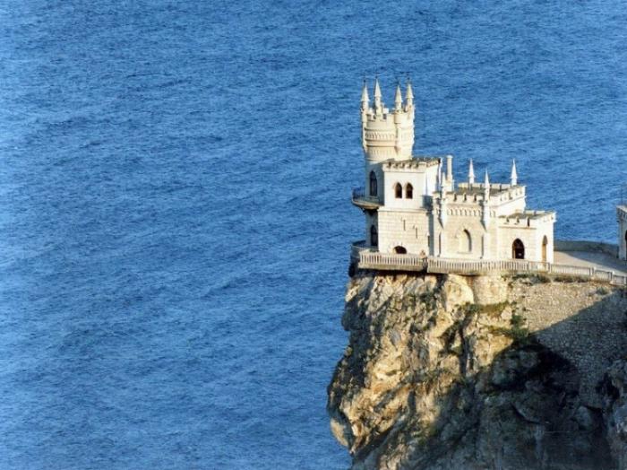 Замок «Ласточкино гнездо» в Крыму (9 фото) Замок «Ласточкино гнездо» в Крыму (9 фото)