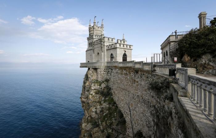 Замок «Ласточкино гнездо» в Крыму (9 фото) Замок «Ласточкино гнездо» в Крыму (9 фото)