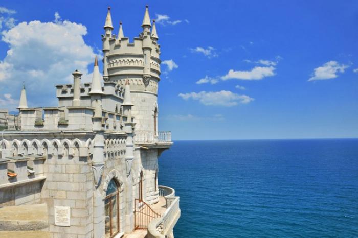 Замок «Ласточкино гнездо» в Крыму (9 фото) Замок «Ласточкино гнездо» в Крыму (9 фото)