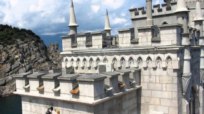 Замок «Ласточкино гнездо» в Крыму (9 фото) Замок «Ласточкино гнездо» в Крыму (9 фото)