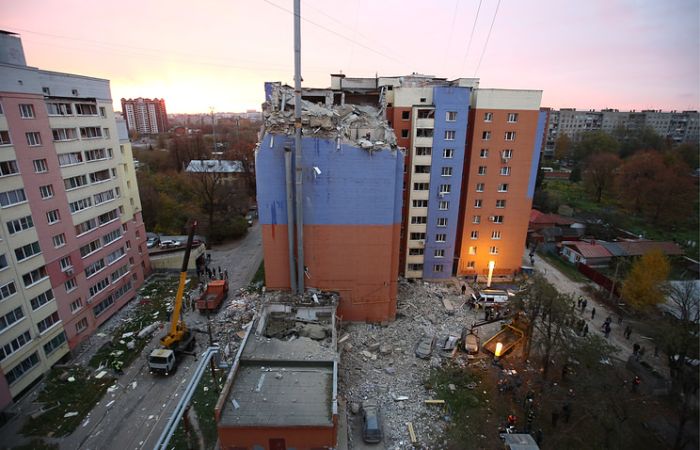 Взрыв в многоэтажном доме Рязани из-за утечки газа (5 фото) Взрыв в многоэтажном доме Рязани из-за утечки газа (5 фото)