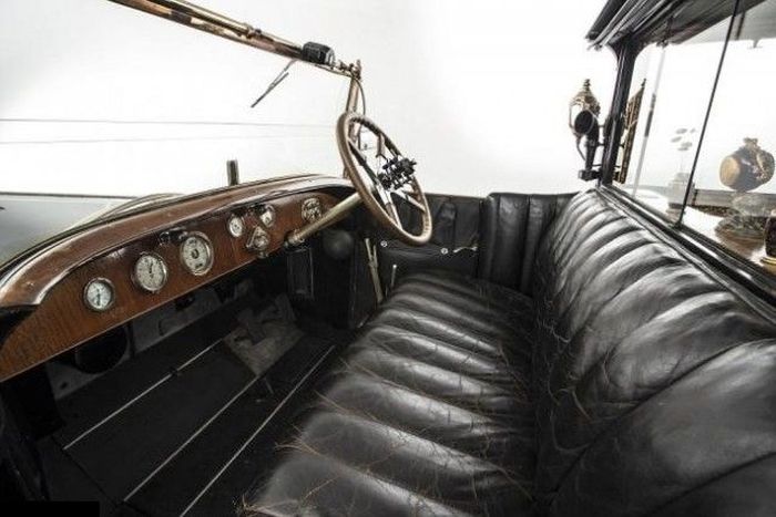 Rolls-Royce Phantom I, интерьер которого не уступает дворцовой роскоши (15 фото) Rolls-Royce Phantom I, интерьер которого не уступает дворцовой роскоши (15 фото)