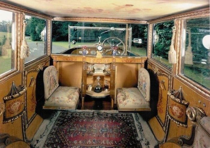 Rolls-Royce Phantom I, интерьер которого не уступает дворцовой роскоши (15 фото) Rolls-Royce Phantom I, интерьер которого не уступает дворцовой роскоши (15 фото)