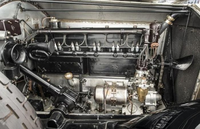 Rolls-Royce Phantom I, интерьер которого не уступает дворцовой роскоши (15 фото) Rolls-Royce Phantom I, интерьер которого не уступает дворцовой роскоши (15 фото)
