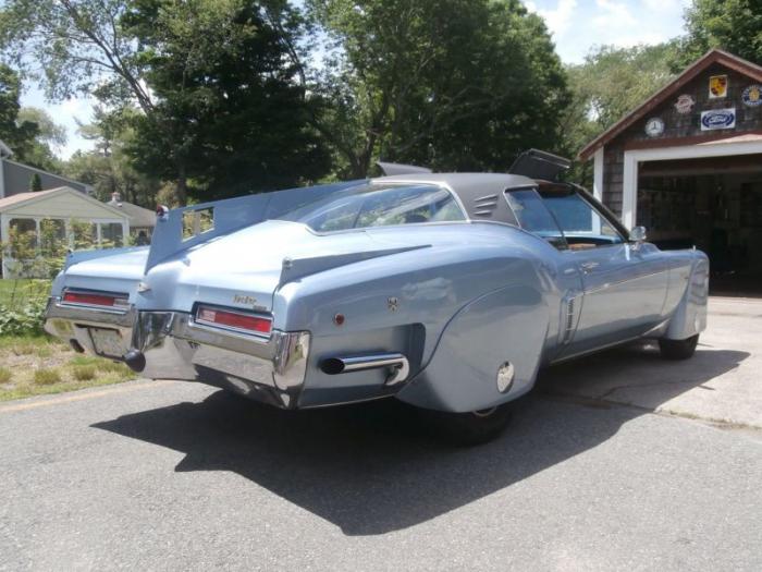   Tucker Torpedo 1946  (18 )