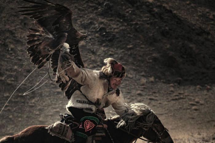 Охота с беркутом в Монголии на «Golden Eagle Festival» (16 фото) Охота с беркутом в Монголии на «Golden Eagle Festival» (16 фото)