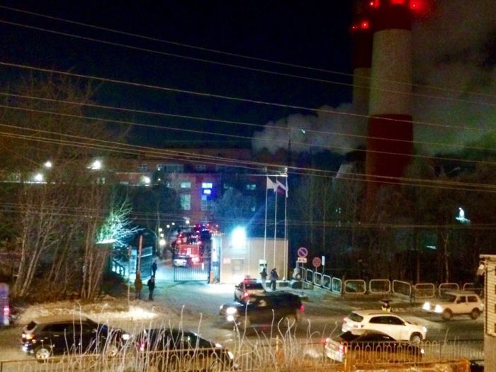 Мурманск остался без электричества из-за мощного взрыва на подстанции (3 фото) Мурманск остался без электричества из-за мощного взрыва на подстанции (3 фото)
