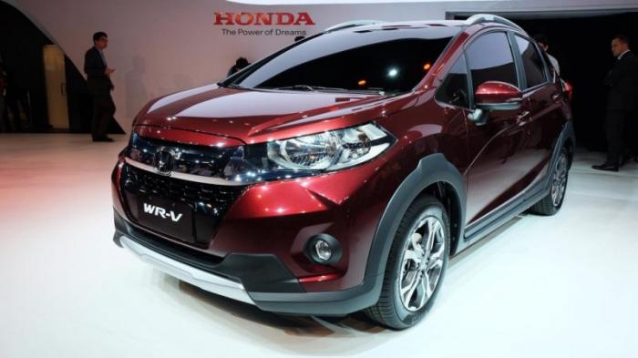   Honda WR-V:   (9  + 1 )