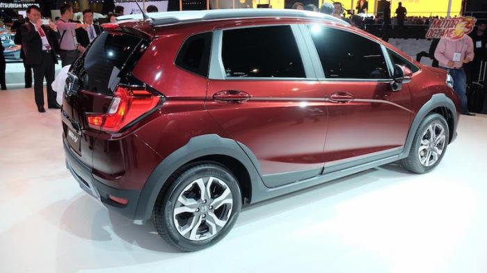   Honda WR-V:   (9  + 1 )