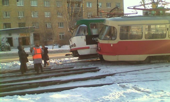 Необычное ДТП в Екатеринбурге (7 фото) Необычное ДТП в Екатеринбурге (7 фото)