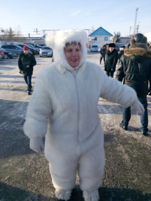 Депутат Тюменской гордумы надела костюм белого медведя (2 фото) Депутат Тюменской гордумы надела костюм белого медведя (2 фото)