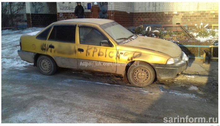 Саратовские коллекторы расписали автомобили во дворе должника (4 фото) Саратовские коллекторы расписали автомобили во дворе должника (4 фото)