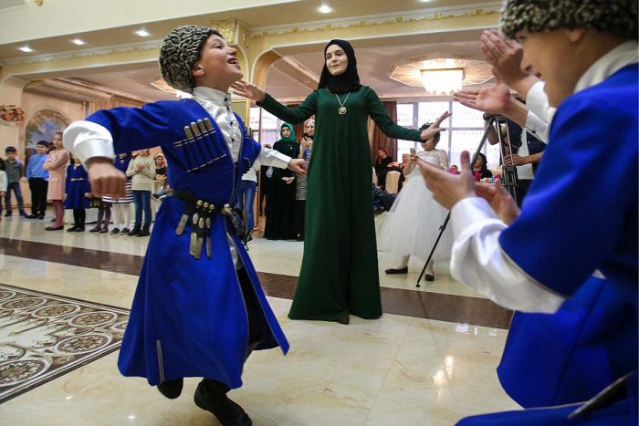 Как празднуют традиционные чеченские свадьбы в Грозном (29 фото) Как празднуют традиционные чеченские свадьбы в Грозном (29 фото)