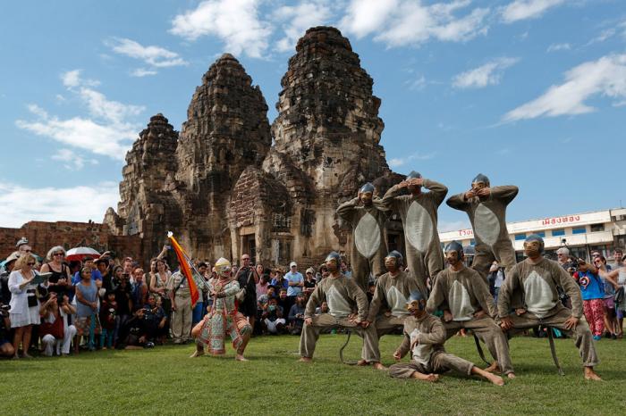 Monkey Buffet Festival:    (22 )