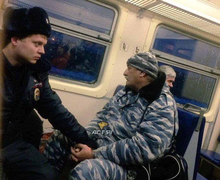 Поножовщина на вокзале Новосибирска (2 фото) Поножовщина на вокзале Новосибирска (2 фото)