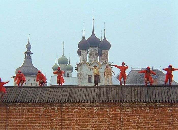 Стена из кинофильма «Иван Васильевич меняет профессию» (2 фото) Стена из кинофильма «Иван Васильевич меняет профессию» (2 фото)