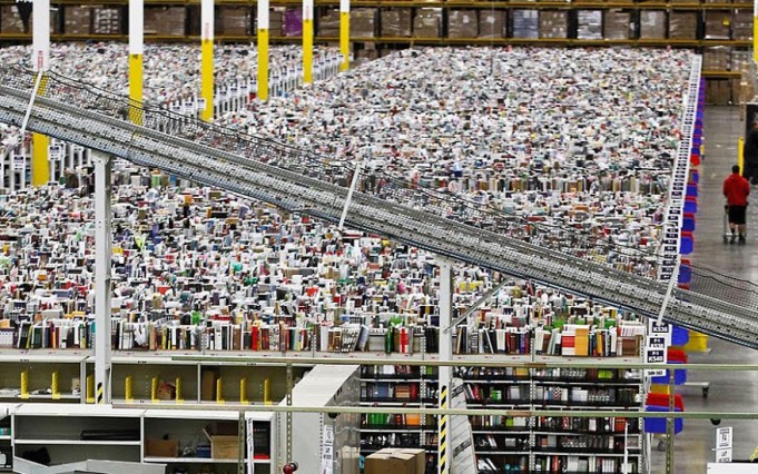 Внутри склада Amazon (9 фото) Внутри склада Amazon (9 фото)